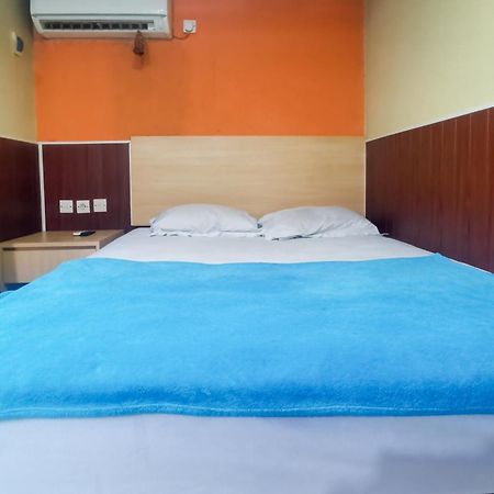 Hotel Container Inn Mitra Reddoorz Gadok Esterno foto
