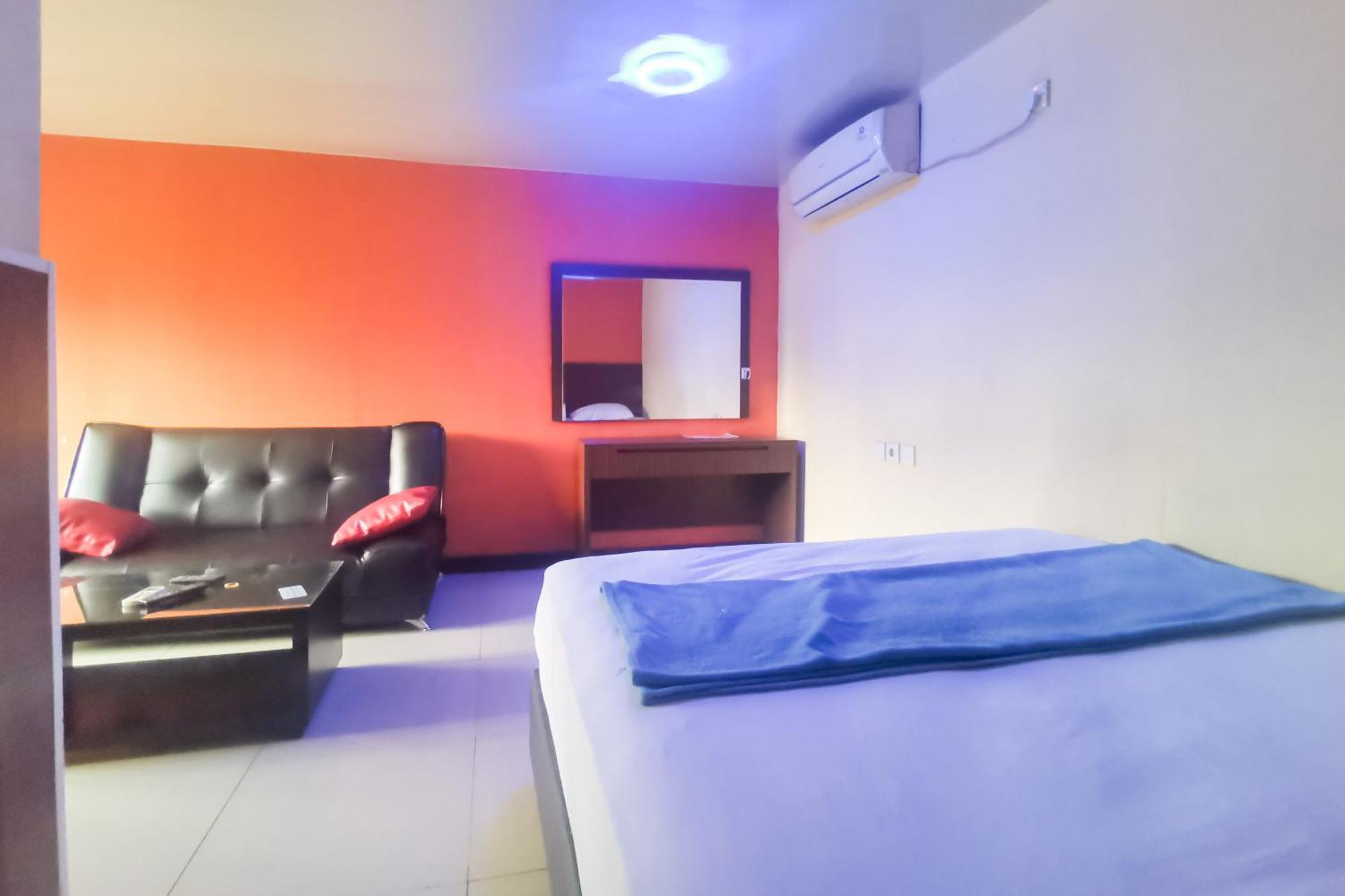 Hotel Container Inn Mitra Reddoorz Gadok Esterno foto