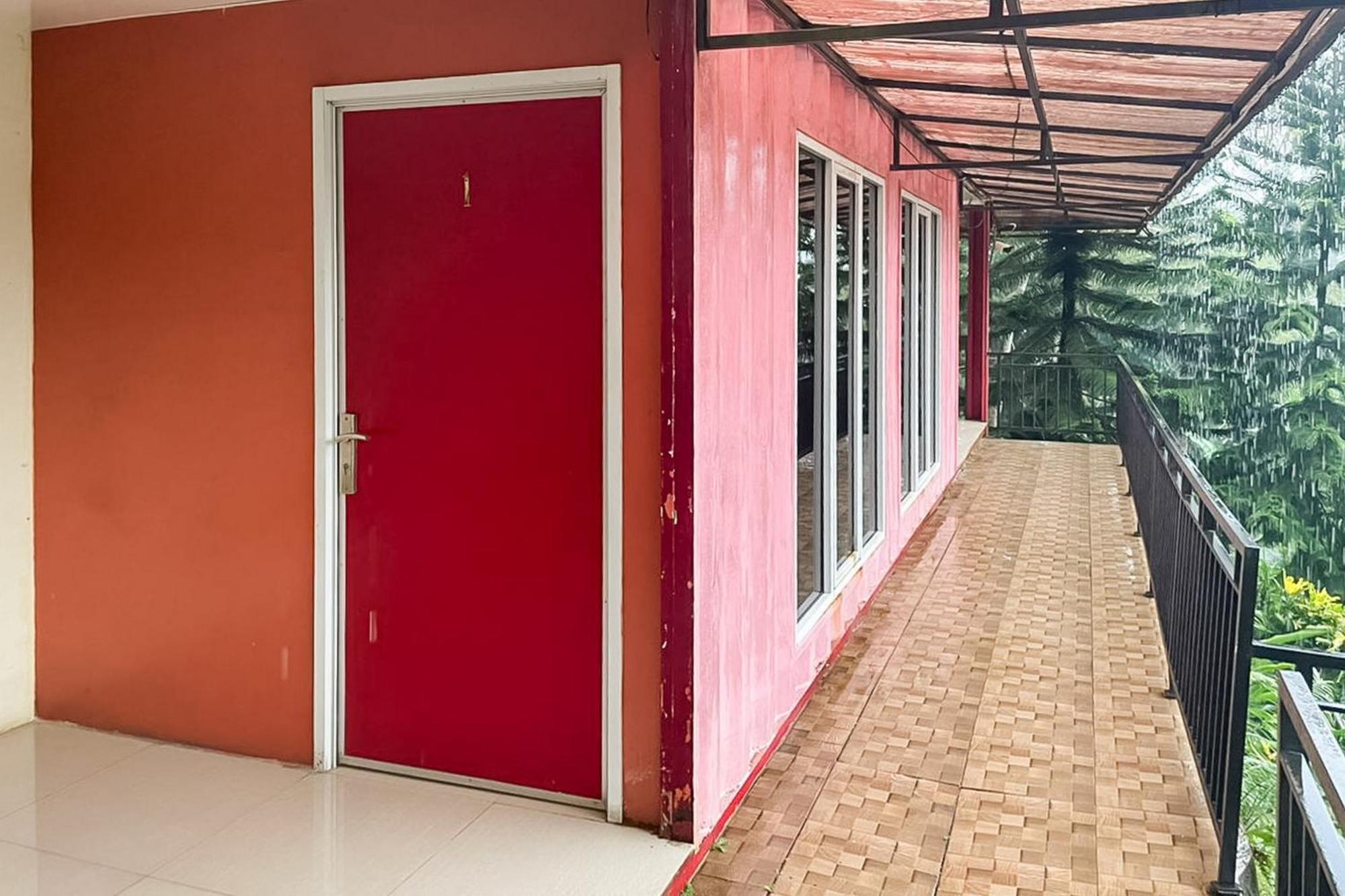 Hotel Container Inn Mitra Reddoorz Gadok Esterno foto