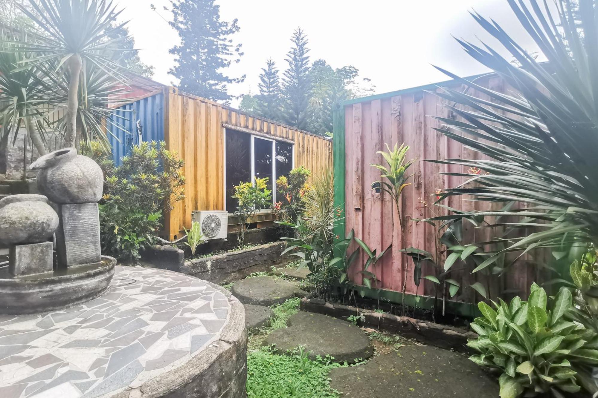Hotel Container Inn Mitra Reddoorz Gadok Esterno foto