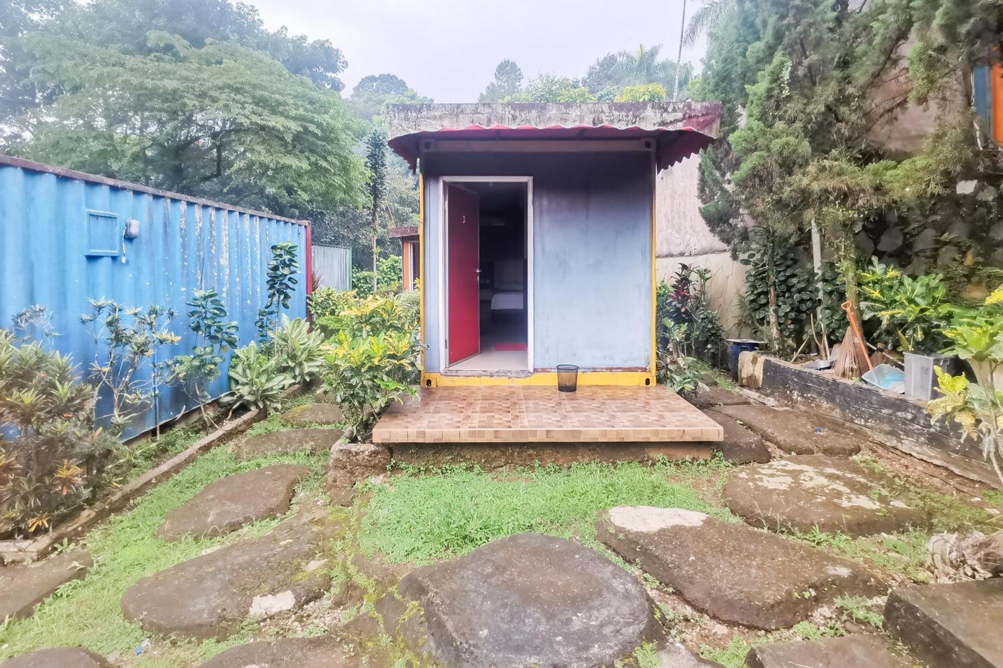 Hotel Container Inn Mitra Reddoorz Gadok Esterno foto