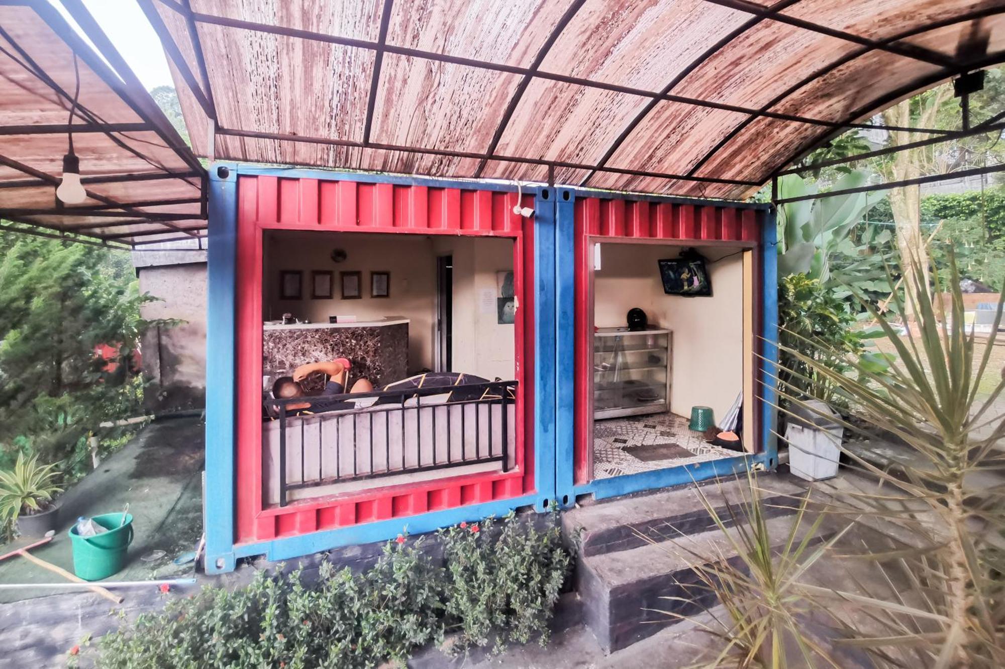 Hotel Container Inn Mitra Reddoorz Gadok Esterno foto