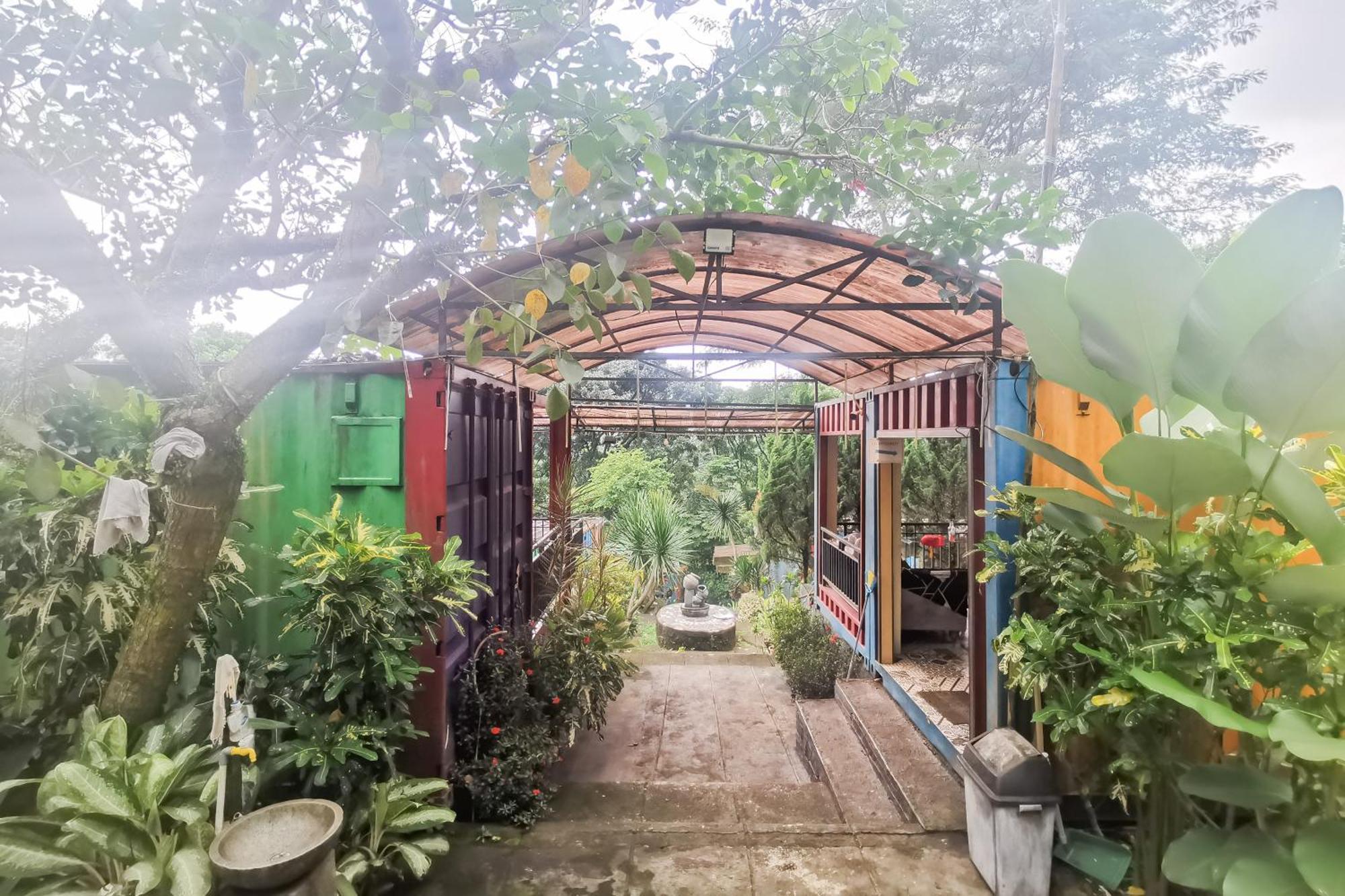 Hotel Container Inn Mitra Reddoorz Gadok Esterno foto